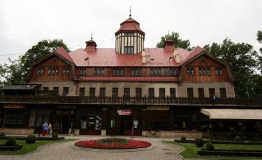 Budynek Łazienek (Fot. krystian) Budynek Łazienek (Fot. krystian)