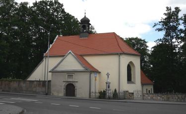 Kaplica/ kościół cmentarny p.w. Świętej Trójcy (Fot. krystian) Kaplica/ kościół cmentarny p.w. Świętej Trójcy (Fot. krystian)