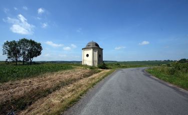 Kapliczka ofiar epidemii cholery z XVII wieku (Fot. krystian) Kapliczka ofiar epidemii cholery z XVII wieku (Fot. krystian)