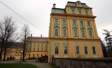 Klasztor SS.Benedyktynek w Opactwie Cystersów w Krzeszowie (Fot. aga) Klasztor SS.Benedyktynek w Opactwie Cystersów w Krzeszowie (Fot. aga)