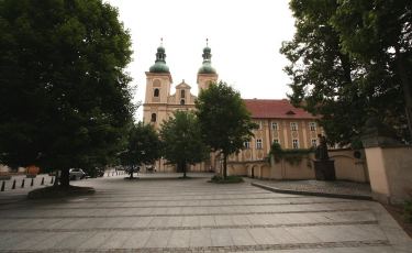 Kościół i klasztor OO. Franciszkanów (Fot. krystian) Kościół i klasztor OO. Franciszkanów (Fot. krystian)