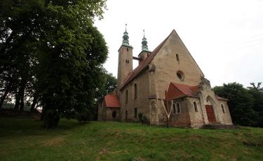Kościół pw. Najświętszej Panny Marii i św. Zuzanny (Fot. krystian) Kościół pw. Najświętszej Panny Marii i św. Zuzanny (Fot. krystian)
