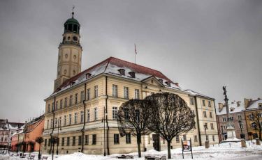 Oleśnicki Ratusz w zimowej aurze (Fot. Klearchos Kapoutsis CC BY 2.0) Oleśnicki Ratusz w zimowej aurze (Fot. Klearchos Kapoutsis CC BY 2.0)