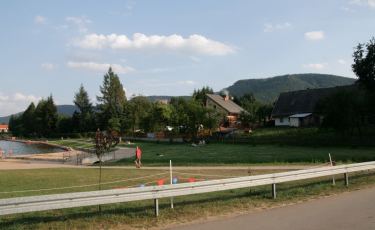 Widok na wzgórza Parku z Zalewu Radkowskiego (Fot. krystian) Widok na wzgórza Parku z Zalewu Radkowskiego (Fot. krystian)