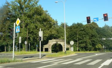 Brama parku w Rusinowej od strony 11 Listopada (Fot. krystian) Brama parku w Rusinowej od strony 11 Listopada (Fot. krystian)