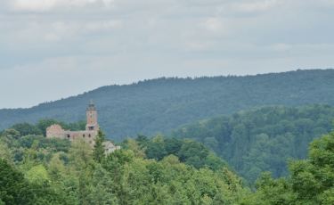 Widok na Górę Choina z zamkiem (Fot. krystian) Widok na Górę Choina z zamkiem (Fot. krystian)