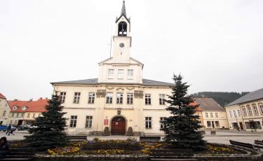 Rynek i Ratusz w Lubawce (Fot. aga) Rynek i Ratusz w Lubawce (Fot. aga)