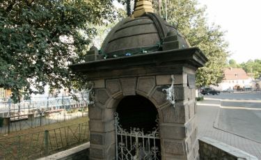 Studnia Matki Bożej w Wambierzycach (Fot. krystian) Studnia Matki Bożej w Wambierzycach (Fot. krystian)