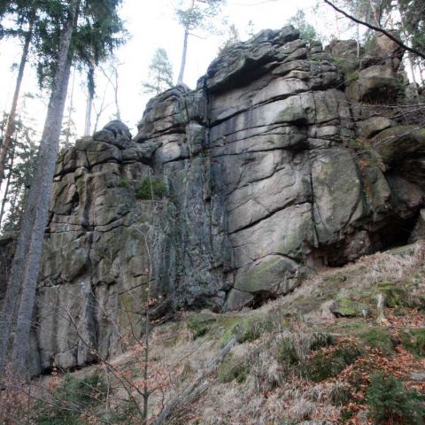 Granitowy mur skały Piekielnik