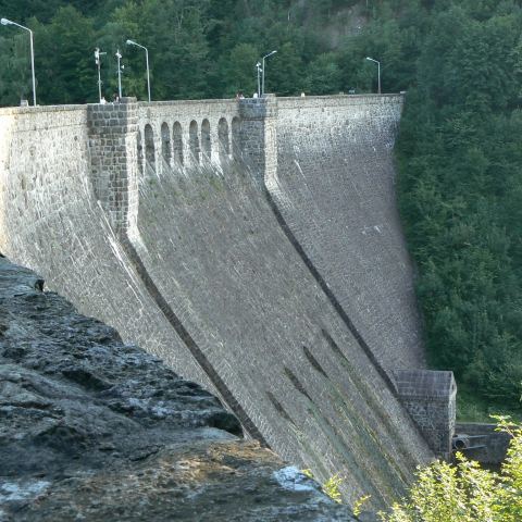 Zapora wodna na Jeziorze Bystrzyckim (Fot. krystian)