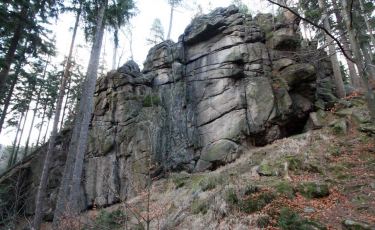Granitowy mur skały Piekielnik