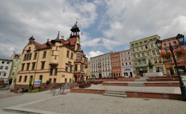 Zabytkowy Rynek z Ratuszem i Janem Chrzcicielem (Fot. krystian)